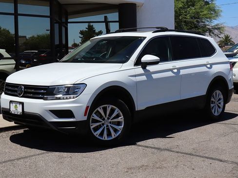 Used 2019 Volkswagen Tiguan SE w/ Panoramic Sunroof Package AWD/4WD image 2