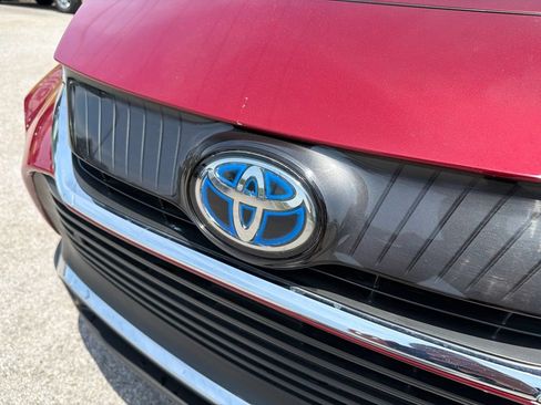 Used 2022 Toyota Venza XLE AWD/4WD image 11