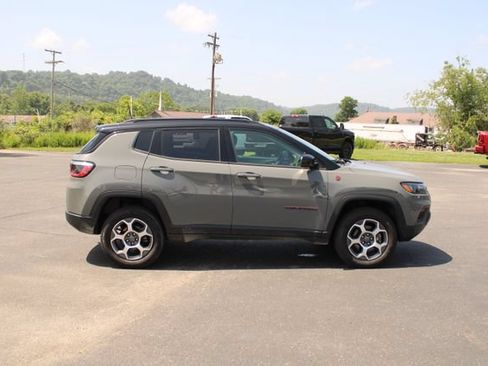 Used 2022 Jeep Compass Trailhawk w/ Trailhawk Convenience Group AWD/4WD image 6
