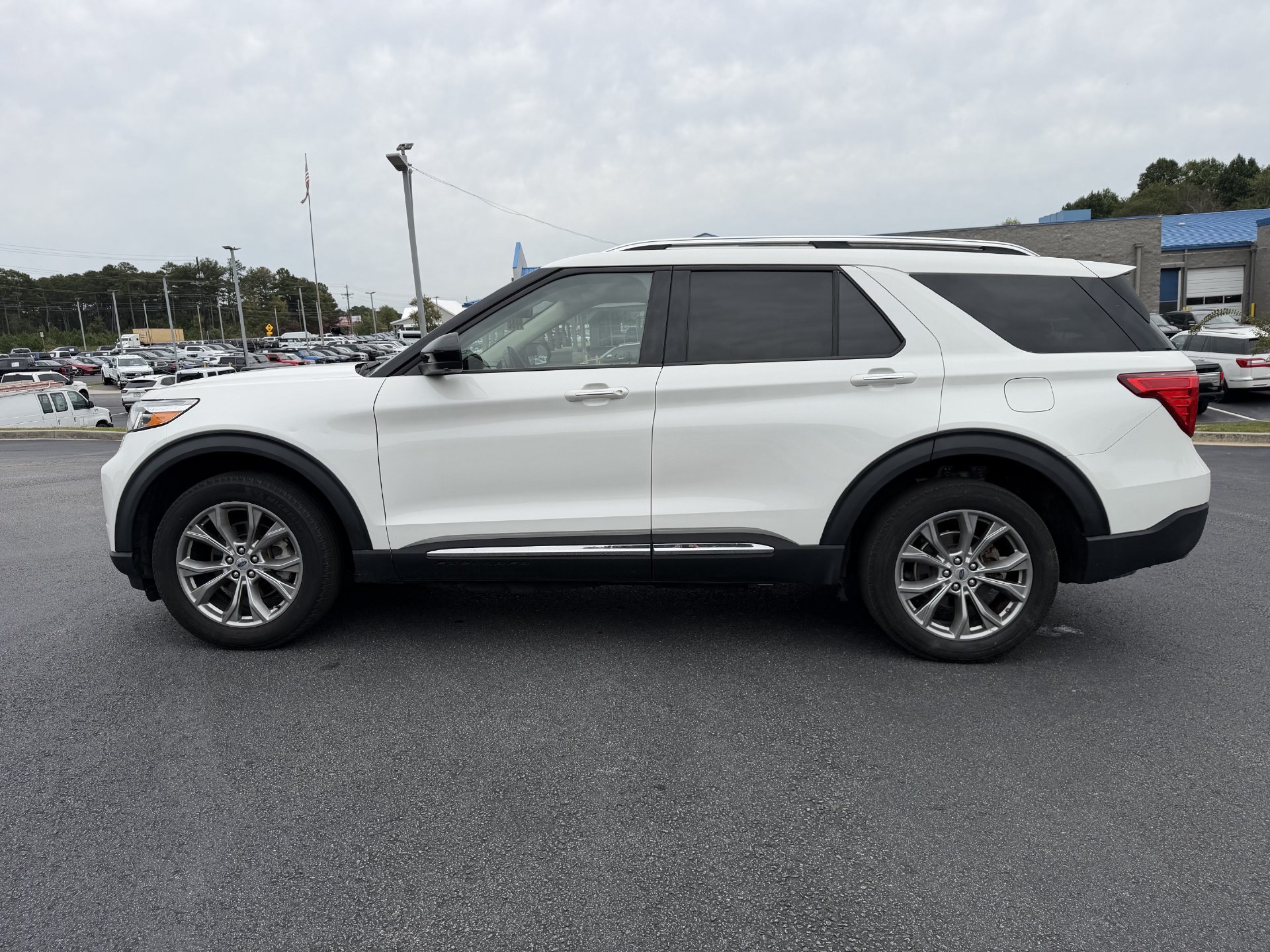Certified 2022 Ford Explorer Limited AWD/4WD image 14