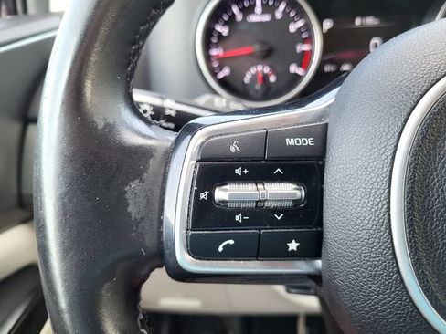 Used 2022 Kia Carnival LX FWD image 18