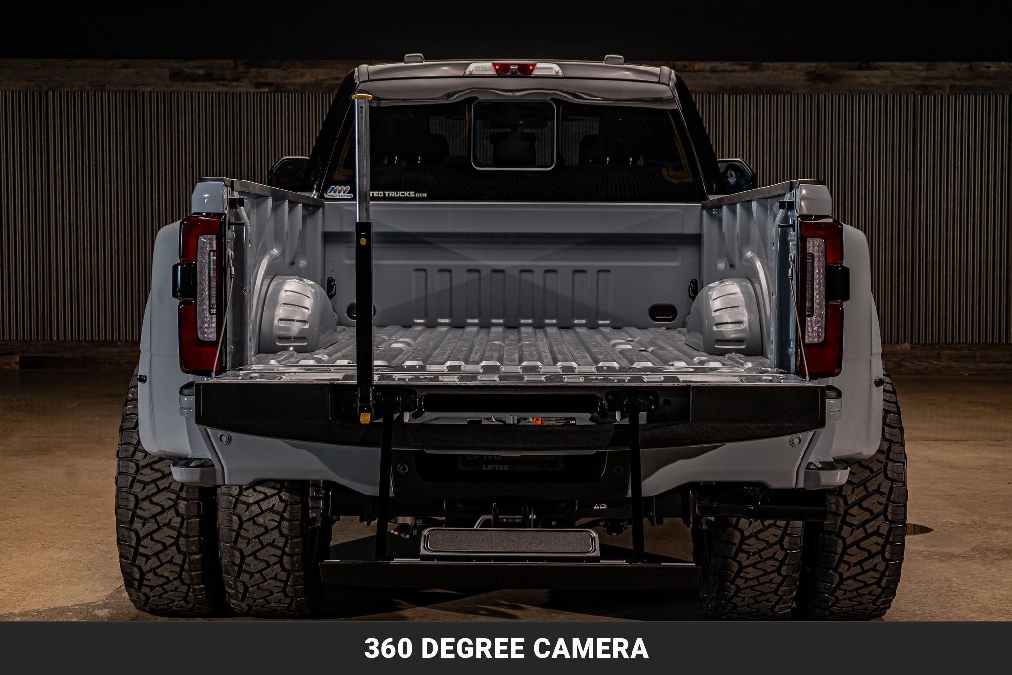 Used 2026 Ford F350 Platinum w/ FX4 Off-Road Package AWD/4WD image 9