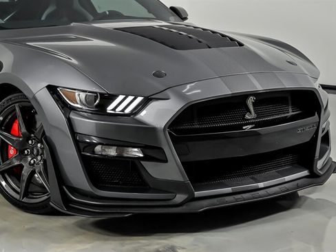 Used 2022 Ford Mustang Shelby GT500 w/ Carbon Fiber Track Pack RWD image 3