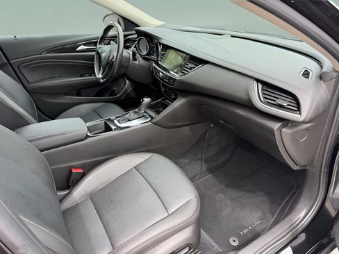 Used 2018 Buick Regal Essence FWD image 26