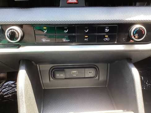 Used 2025 Kia Sportage LX FWD image 22