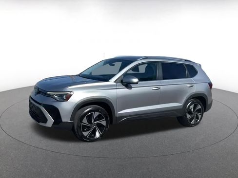 Used 2025 Volkswagen Taos SE image 8