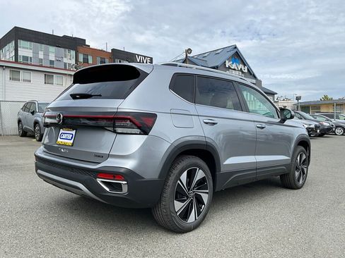 New 2025 Volkswagen Taos SE image 7