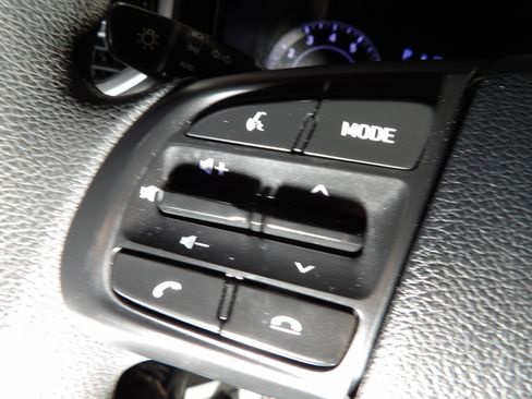 Used 2020 Hyundai Venue SEL FWD image 16