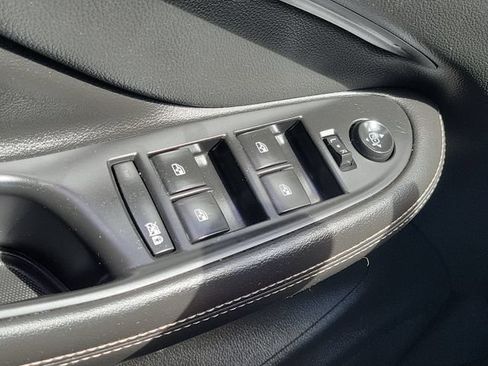 Used 2018 Buick Envision Essence FWD image 16