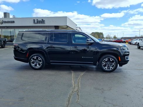 Used 2024 Jeep Wagoneer L Series III w/ Flexible Seating Group AWD/4WD image 7