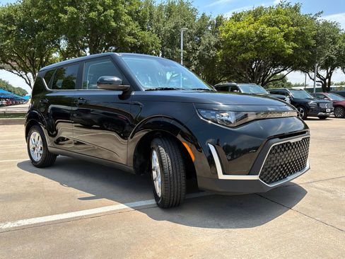 Used 2025 Kia Soul LX w/ LX Technology Package FWD image 5
