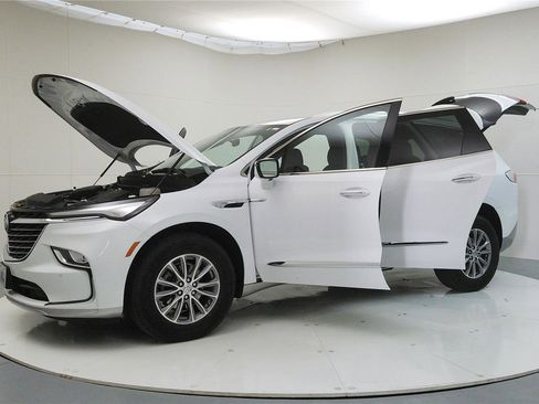 Used 2024 Buick Enclave Premium image 10