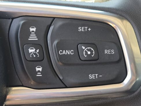 Used 2024 Jeep Wrangler Unlimited Sahara AWD/4WD image 32