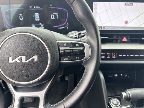 Used 2025 Kia Sportage EX w/ Premium Package FWD image 24