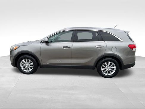 Used 2017 Kia Sorento AWD image 4