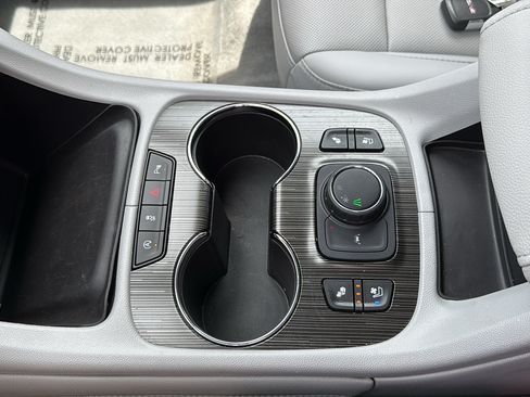 Used 2021 GMC Acadia SLT w/ Premium Package FWD image 23