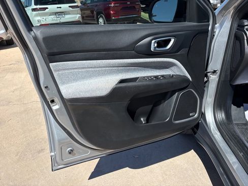 Used 2023 Jeep Compass Latitude w/ Sun and Sound Group AWD/4WD image 13