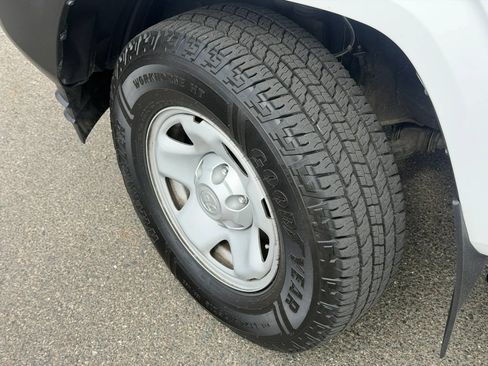 Used 2018 Toyota Tacoma SR RWD image 11