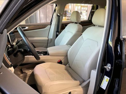 Used 2026 Volkswagen Atlas SE AWD/4WD image 3