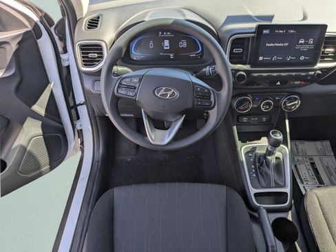 New 2025 Hyundai Venue SE FWD image 14