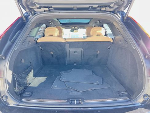 Certified 2023 Volvo XC60 B5 Ultimate w/ Climate Package image 26