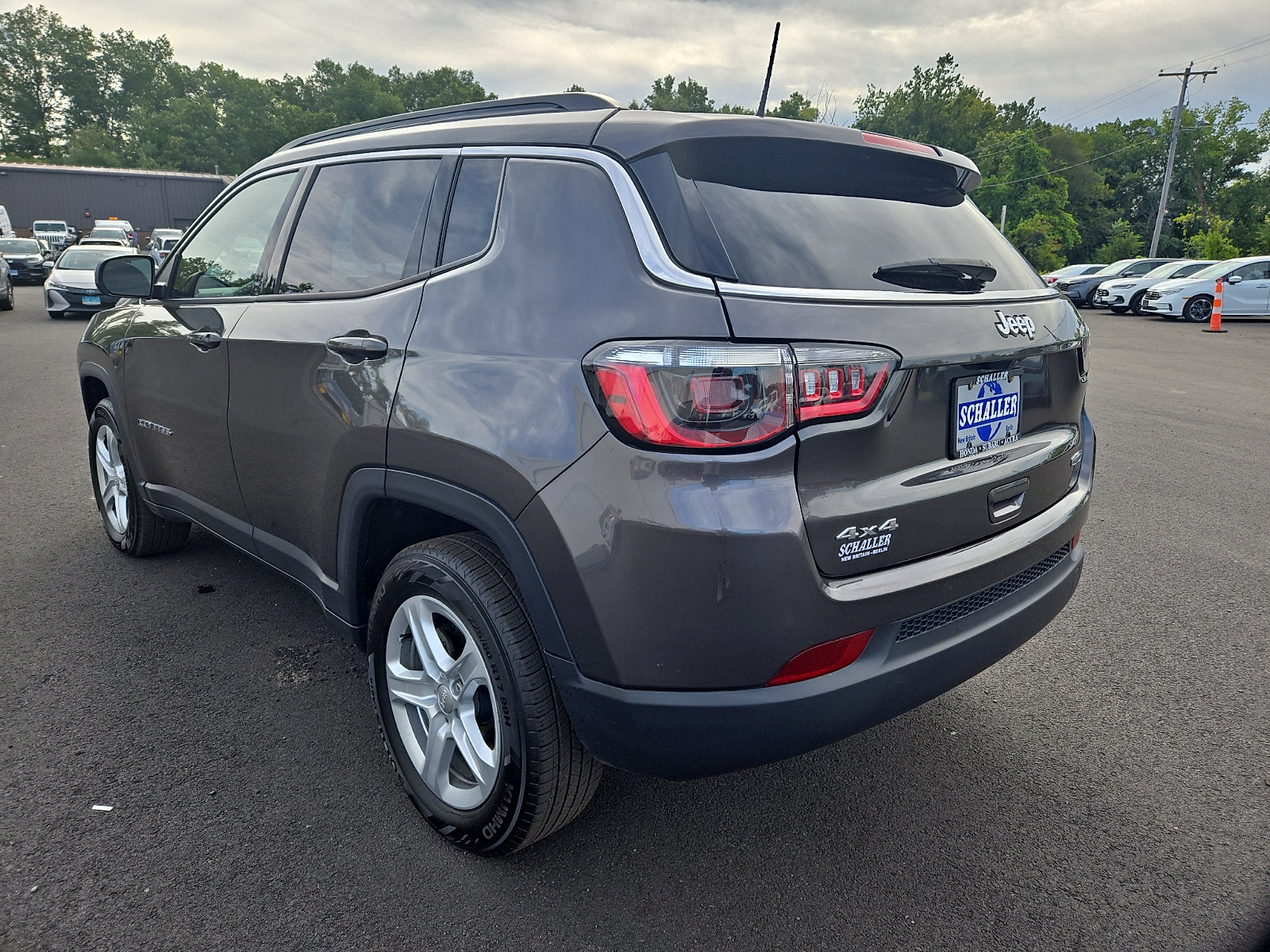 Used 2023 Jeep Compass Latitude AWD/4WD image 4