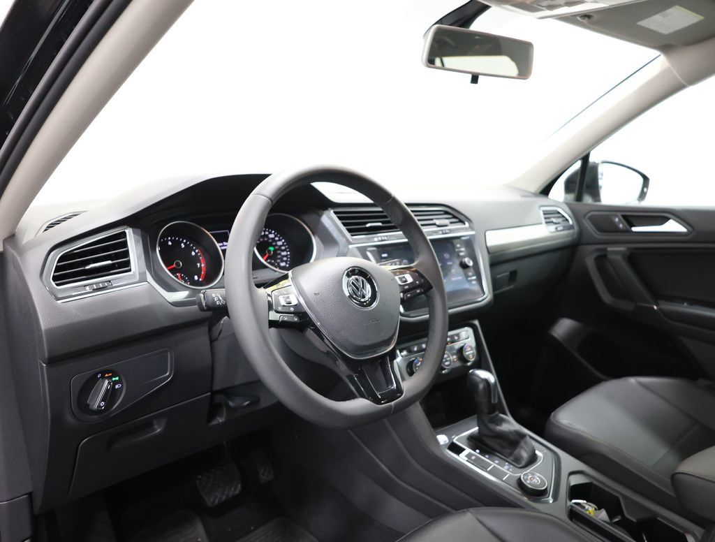 Used 2020 Volkswagen Tiguan SE AWD/4WD image 15