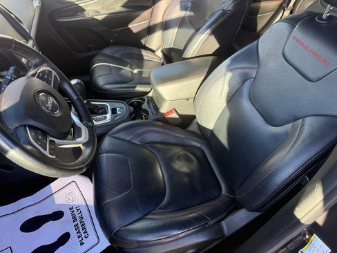 Used 2016 Jeep Cherokee Trailhawk w/ Comfort/Convenience Group image 30