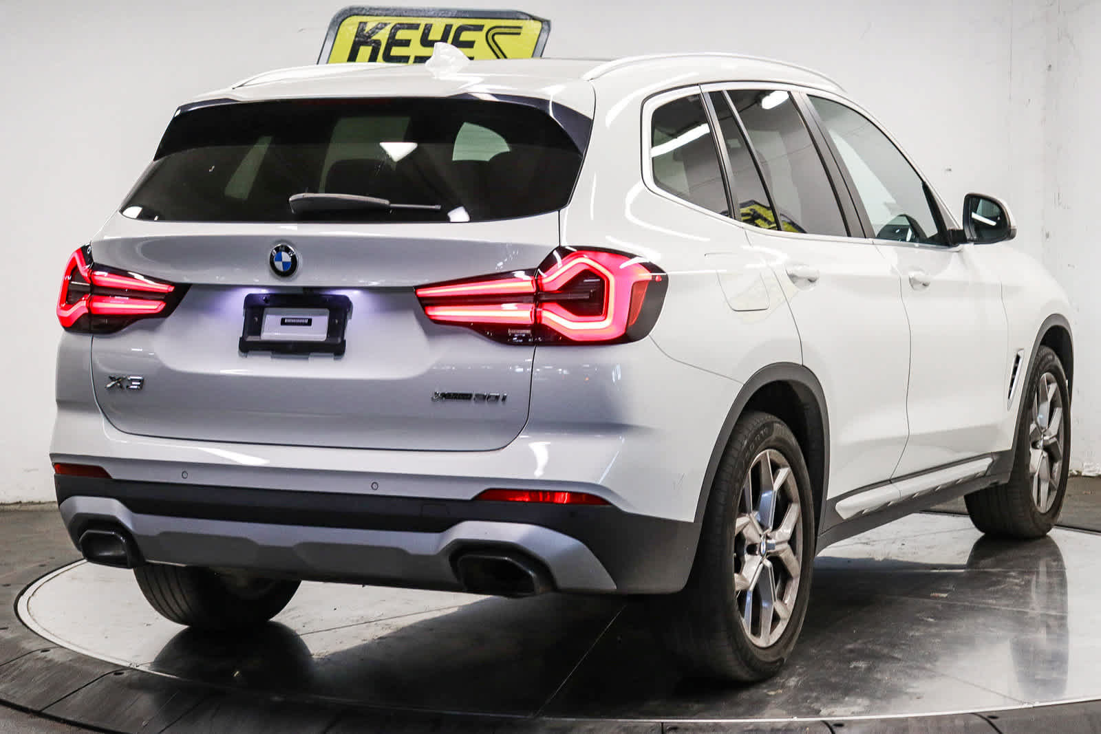 Used 2023 BMW X3 xDrive30i w/ Convenience Package AWD/4WD image 6