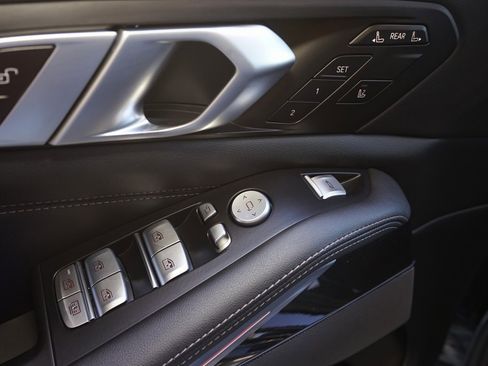 Used 2024 BMW X7 xDrive40i w/ M Sport Package image 26