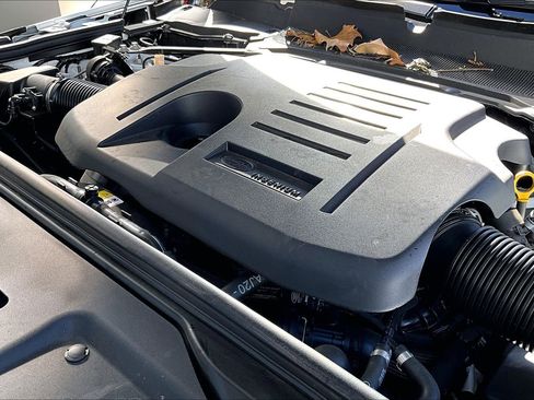 Used 2025 Land Rover Discovery Dynamic SE image 31