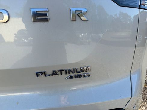 Used 2024 Nissan Pathfinder Platinum image 18