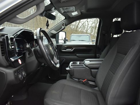 Used 2024 Chevrolet Silverado 2500 LT w/ Convenience Package image 14