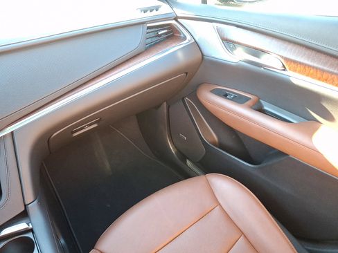 Certified 2023 Cadillac XT5 Sportv w/ Technology Package image 21