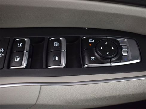 Certified 2025 Kia Sorento S w/ Panoramic Sunroof Package image 29