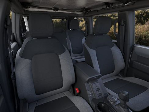 New 2025 Ford Bronco 4-Door image 10