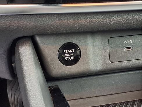 Used 2025 Nissan Rogue SV FWD image 14