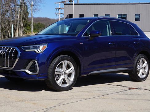 Used 2023 Audi Q3 2.0T Premium Plus w/ Premium Plus Package image 2