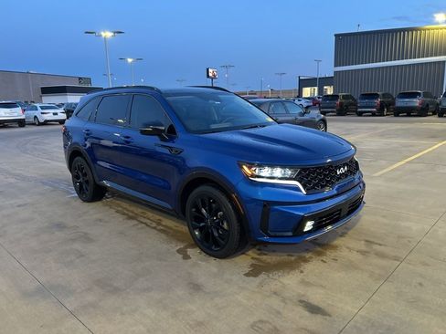 Certified 2022 Kia Sorento SX image 4