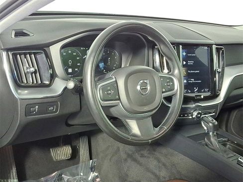 Used 2018 Volvo XC60 T5 Momentum w/ Vision Package image 15