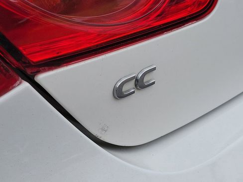 Used 2011 Volkswagen CC Lux FWD image 5