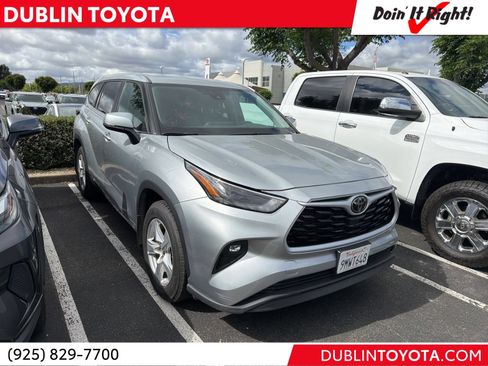 Used 2024 Toyota Highlander LE AWD/4WD image 1