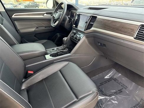 Certified 2023 Volkswagen Atlas SE image 16
