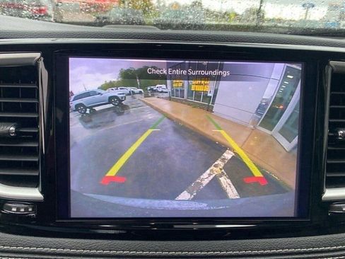 Used 2022 Chrysler Pacifica Touring-L image 15