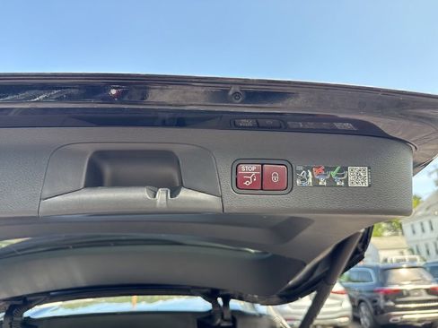 Used 2025 Mercedes-Benz GLS 450 4MATIC image 28