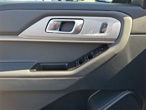 Used 2025 Ford Explorer Active w/ Active Comfort Package image 13