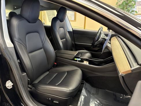Used 2019 Tesla Model 3 Standard Range Plus image 17