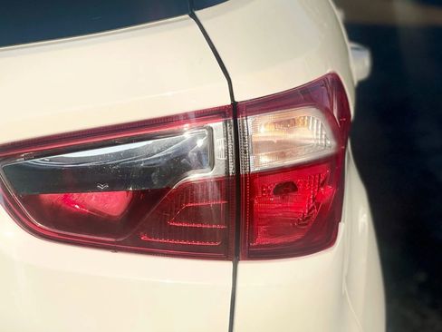 Used 2018 Ford EcoSport SE w/ SE Convenience Package image 5