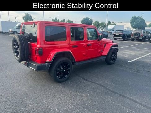 Used 2025 Jeep Wrangler Unlimited Sahara AWD/4WD image 9