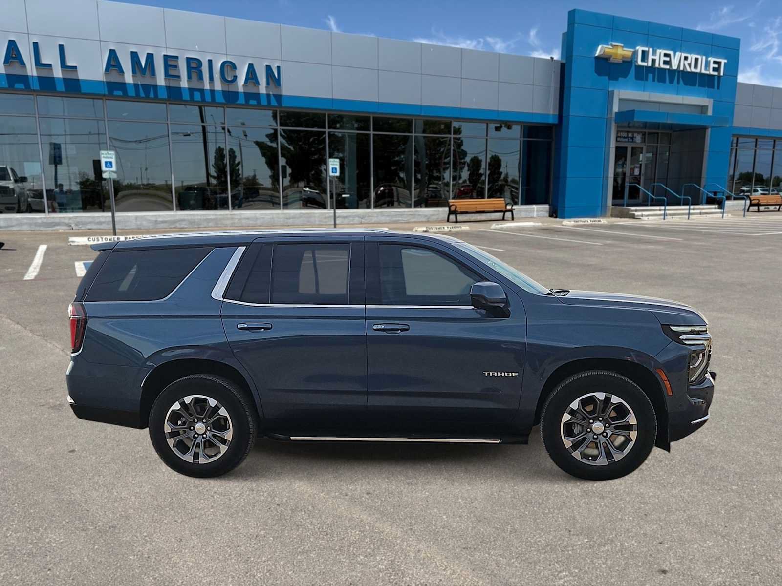 Used 2025 Chevrolet Tahoe LT RWD image 9